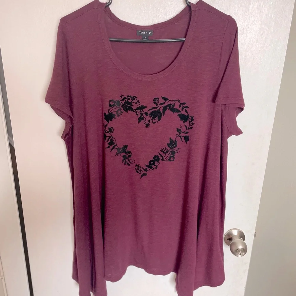 ***SOLD***Torrid Sharkbite Heart Swing Tunic Top - Size 1X - Picture 2 of 13